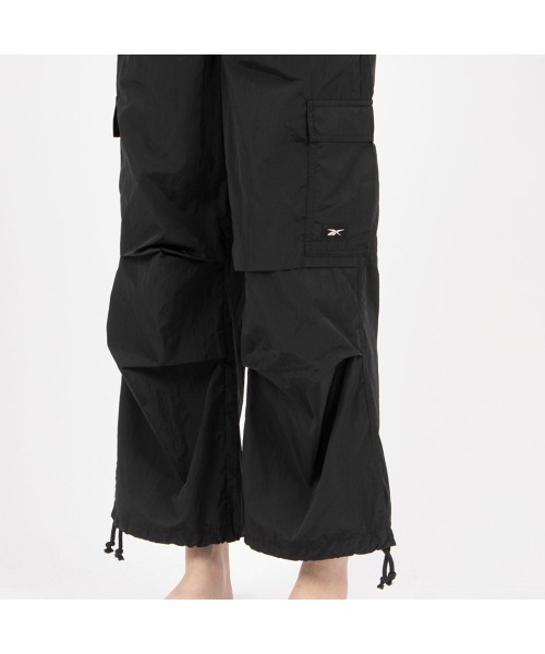 Reebok(リーボック)の「スタジオ スタイル カーゴパンツ / STUDIO STYLE CARGO PANT(カーゴパンツ・レディース・ブラック・LARGE/MEDIUM/SMALL/X-LARGE)」の6枚目の写真