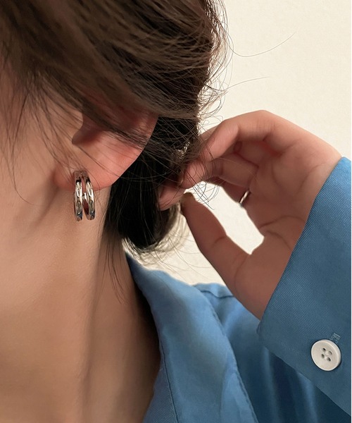 LA VORAGINE(ラ ヴォラジネ)の「ダブルフープスタッドピアス(ピアス(両耳用)・レディース・シルバー/ゴールド・FREE)」の3枚目の写真