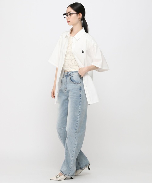 3.3 Field Trip （3.3フィールドトリップ）の「【UNISEX】ALAND／Ａロゴ無地半袖シャツ（シャツ/ブラウス・レディース・ブルー/ホワイト・SMALL/MEDIUM）」の3枚目の写真