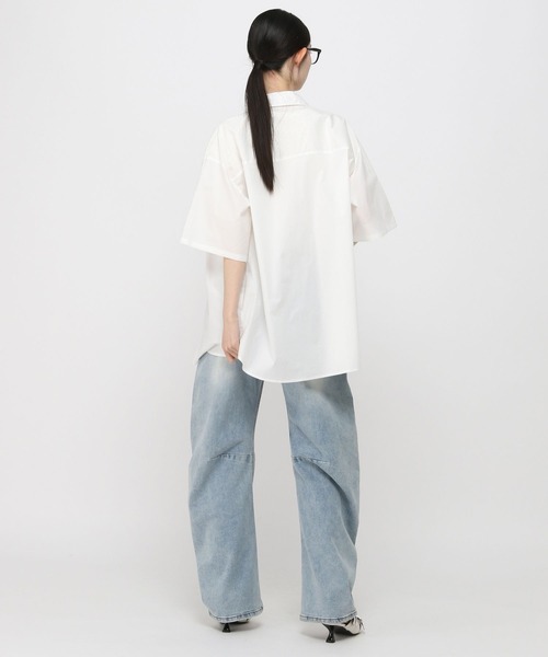3.3 Field Trip （3.3フィールドトリップ）の「【UNISEX】ALAND／Ａロゴ無地半袖シャツ（シャツ/ブラウス・レディース・ブルー/ホワイト・SMALL/MEDIUM）」の4枚目の写真