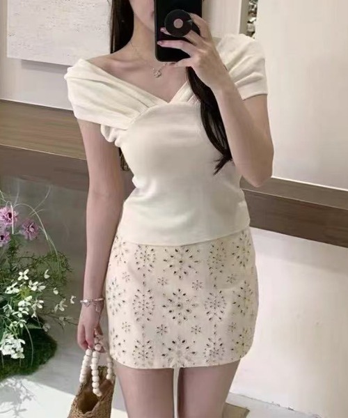 Jasmine Grandiflorum（ジャスミングランディフローラム）の「【Jasmine】タックドレープオフショルトップス (SS)（Tシャツ/カットソー・レディース・ミント/ピンク・FREE）」の4枚目の写真
