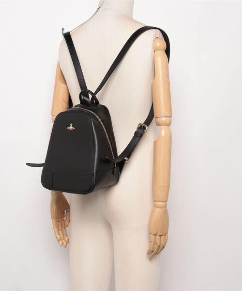 Vivienne Westwood(ヴィヴィアンウエストウッド)の「EXECUTIVE LEATHER DAYPACK(バックパック/リュック・メンズ・ブラック・FREE)」の2枚目の写真