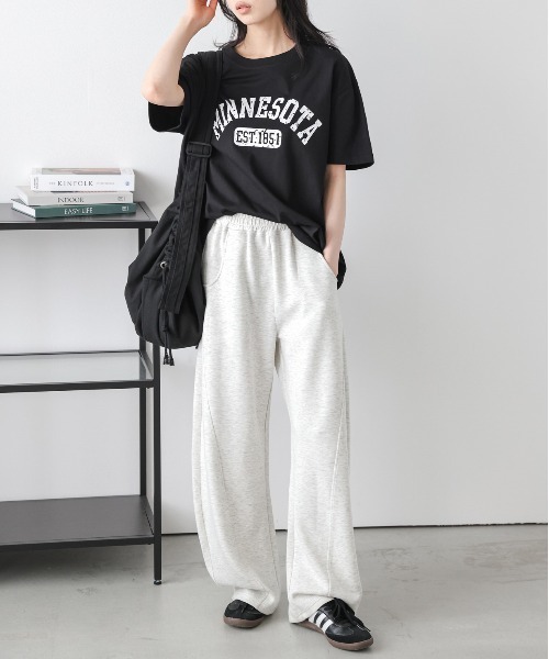 AMELY(エミリー)の「カレッジロゴ オーバーサイズTシャツ(Tシャツ/カットソー・レディース・ホワイト/ブラック・フリー)」の18枚目の写真
