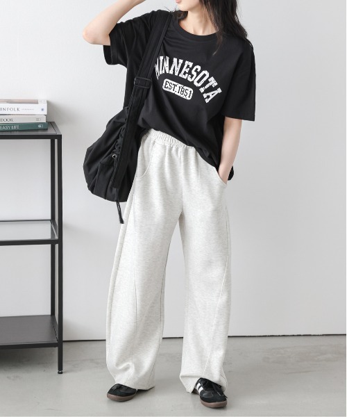 AMELY(エミリー)の「カレッジロゴ オーバーサイズTシャツ(Tシャツ/カットソー・レディース・ホワイト/ブラック・フリー)」の19枚目の写真