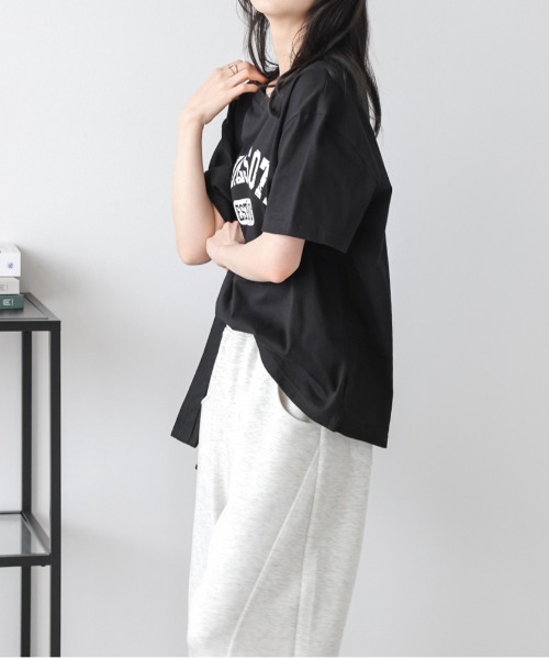 AMELY(エミリー)の「カレッジロゴ オーバーサイズTシャツ(Tシャツ/カットソー・レディース・ホワイト/ブラック・フリー)」の20枚目の写真