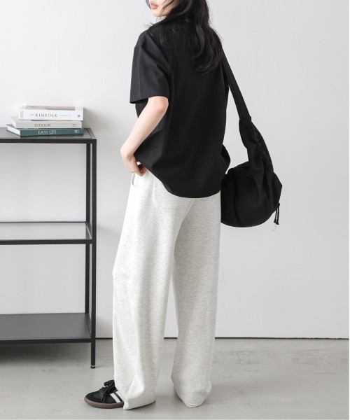 AMELY(エミリー)の「カレッジロゴ オーバーサイズTシャツ(Tシャツ/カットソー・レディース・ホワイト/ブラック・フリー)」の22枚目の写真