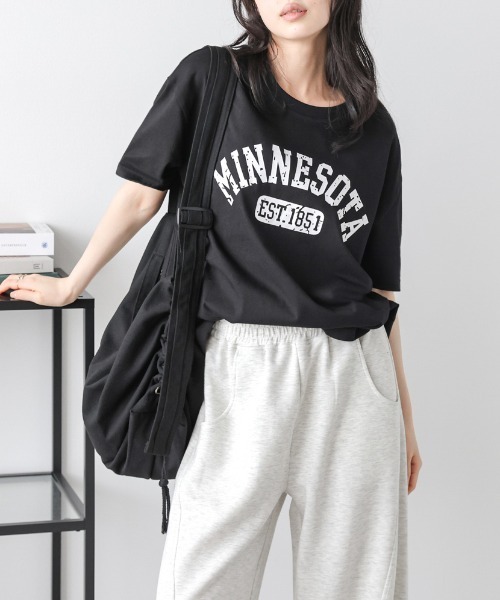 AMELY(エミリー)の「カレッジロゴ オーバーサイズTシャツ(Tシャツ/カットソー・レディース・ホワイト/ブラック・フリー)」の17枚目の写真