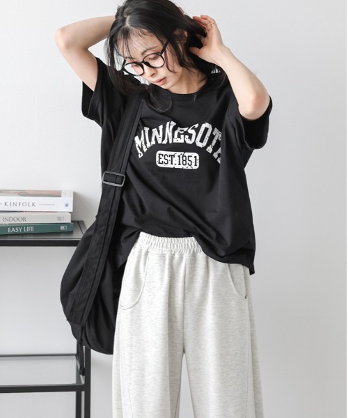 AMELY(エミリー)の「カレッジロゴ オーバーサイズTシャツ(Tシャツ/カットソー・レディース・ホワイト/ブラック・フリー)」の21枚目の写真