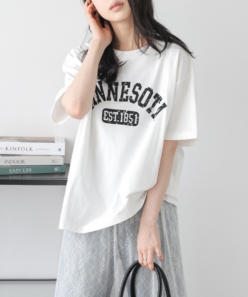 AMELY(エミリー)の「カレッジロゴ オーバーサイズTシャツ(Tシャツ/カットソー・レディース・ホワイト/ブラック・フリー)」の14枚目の写真