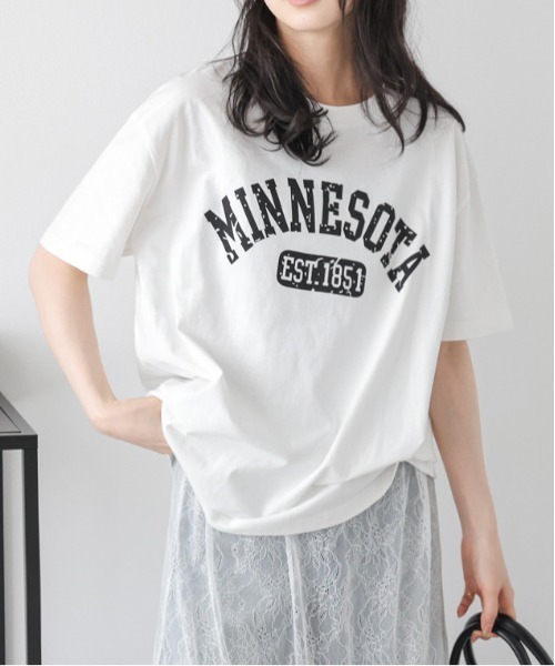 AMELY(エミリー)の「カレッジロゴ オーバーサイズTシャツ(Tシャツ/カットソー・レディース・ホワイト/ブラック・フリー)」の10枚目の写真