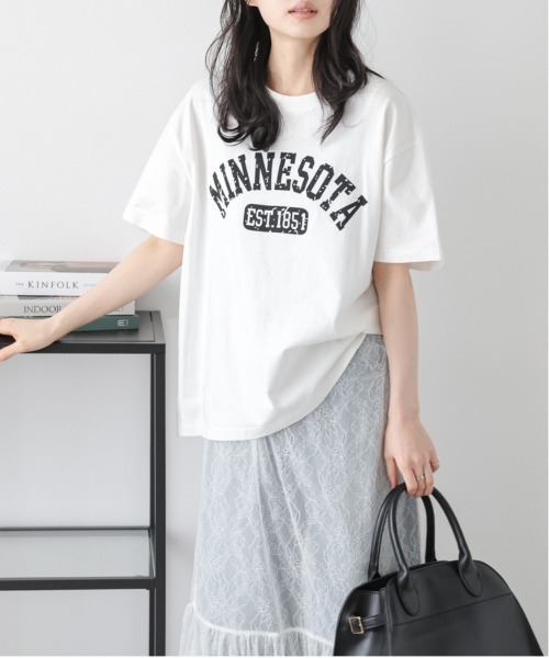 AMELY(エミリー)の「カレッジロゴ オーバーサイズTシャツ(Tシャツ/カットソー・レディース・ホワイト/ブラック・フリー)」の11枚目の写真