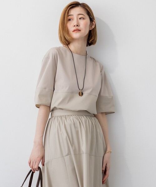 23区 L（ニジュウサンクオオキイサイズ）の「【洗える】シルエットスムースコンビ バックフレア カットソー（Tシャツ/カットソー・レディース・モスグリーン系/ベージュ系/ブラック系・44/46/48）」の2枚目の写真