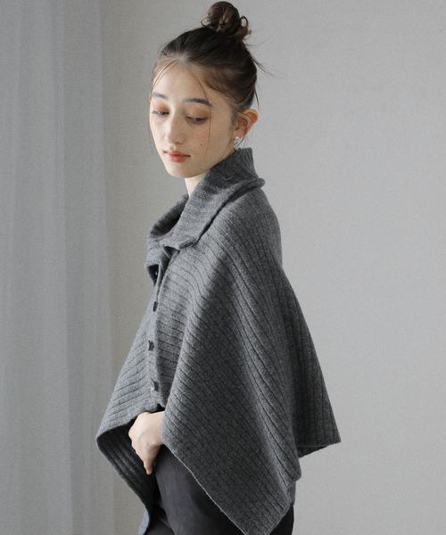 La TOTALITE（ラトータリテ）の「many way ウールケープストール（ストール/ショール・レディース・チャコールグレー/キャメル/アイボリー・FREE）」の17枚目の写真