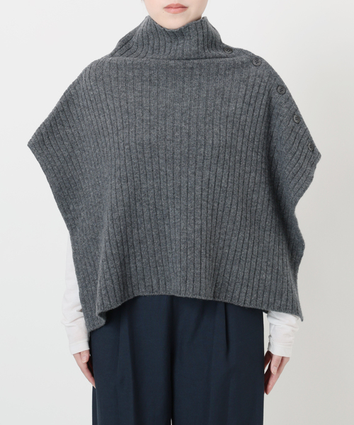 La TOTALITE（ラトータリテ）の「many way ウールケープストール（ストール/ショール・レディース・チャコールグレー/キャメル/アイボリー・FREE）」の4枚目の写真