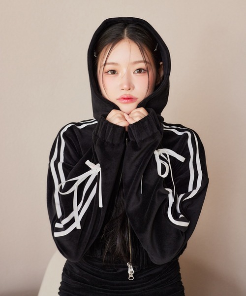 【美品早い者勝ち‼️】 NICECLAUP 大人気✨サイドラインリボンボアブルゾン セール】サイドラインリボンボアブルゾン（ブルゾン）｜one