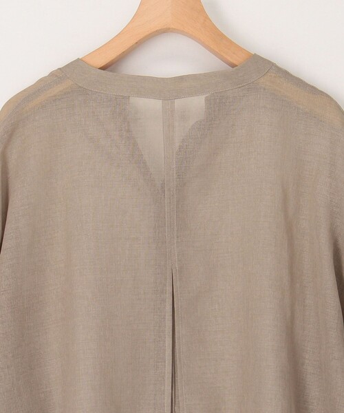 MICO COULIER（ミコクリエ）の「シアーリネンライクシャツ（シャツ/ブラウス・レディース・ベージュ/チャコールグレー/ライトブルー/ベビーピンク・38）」の18枚目の写真