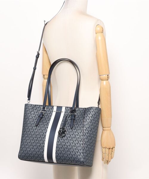 MICHAEL KORS(マイケルコース)の「CHARLOTTE LG 3IN1 TOTE トートバッグ(トートバッグ・レディース・ネイビー・FREE)」の8枚目の写真
