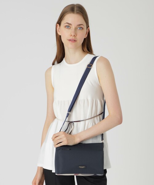 BLUE LABEL CRESTBRIDGE（ブルーレーベルクレストブリッジ）の「パーシャルクレストブリッジチェックナイロンミニショルダー（ショルダーバッグ・レディース・ブラック/ライトピンク/ダークネイビー・FREE）」の11枚目の写真