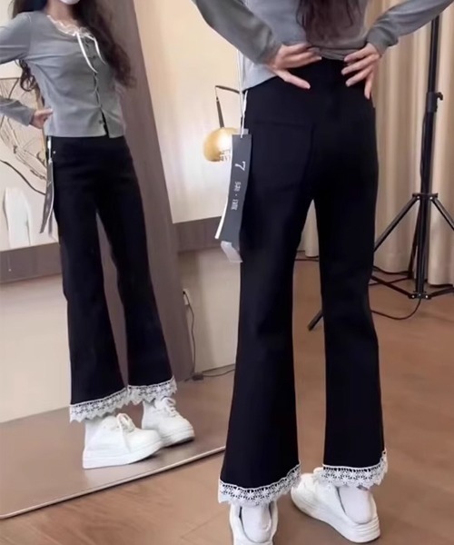 FREE STYLISTS(フリー スタイリスト)の「裾レースフレアデニムパンツ(デニムパンツ・レディース・ブラック/ライトブルー・S/L/XL/2XL/3XL/4XL/M/XS)」の4枚目の写真