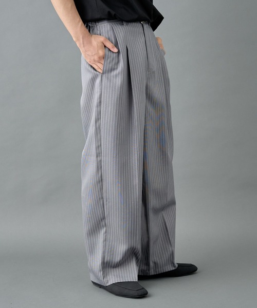 COLONY 2139（コロニートゥーワンスリーナイン）の「ピンストライプ2タックワイドパンツ（スラックス・メンズ・ブラック/グレー・LARGE/MEDIUM）」の6枚目の写真