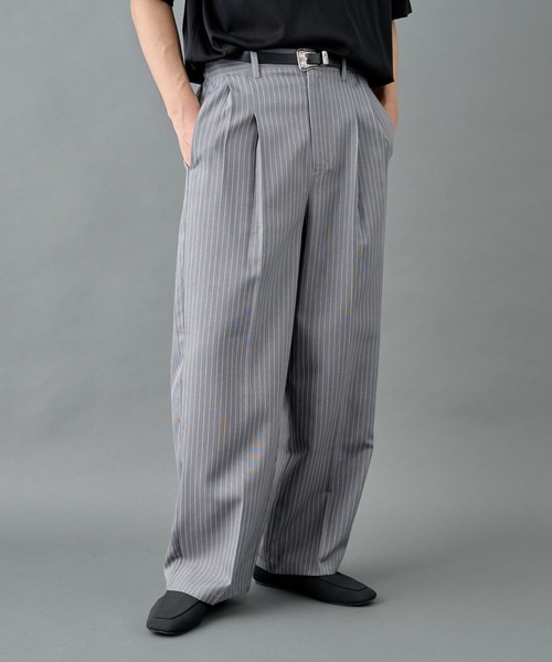 COLONY 2139（コロニートゥーワンスリーナイン）の「ピンストライプ2タックワイドパンツ（スラックス・メンズ・ブラック/グレー・LARGE/MEDIUM）」の3枚目の写真