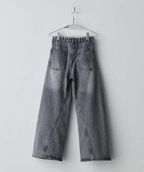 【WYM LIDNM】 CURVED FLARE DENIM SLACKSグレー WYM LIDNM（ウィム バイ リドム）の「CURVED FLARE DENIM SLACKS