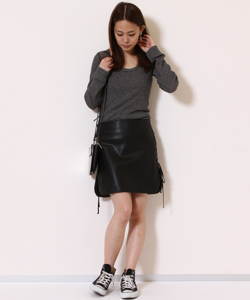 AMERICAN RAG CIE（アメリカンラグシー）の「AMERICAN RAG CIEフェイクレザーレースアップスカート/210-AMR-dms-L161-SK046（スカート・レディース・ブラック/カーキ・0/1）」の7枚目の写真