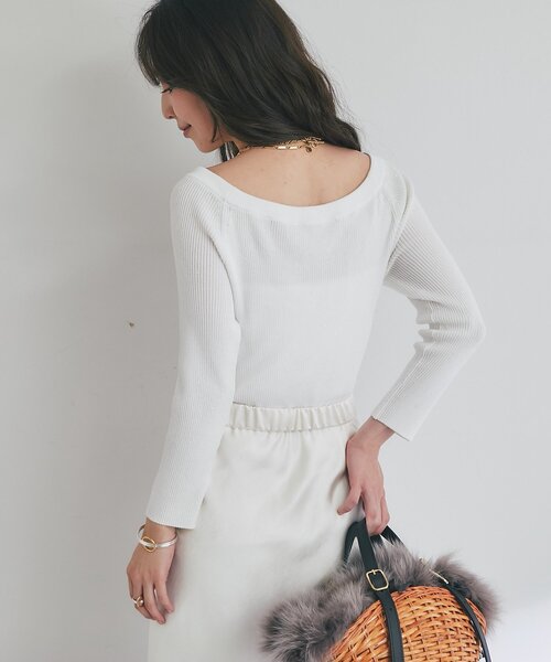 La boutique BonBon（ラブティックボンボン）の「【着回し抜群・美人見え】スパンコールリブオフショル8分袖ニット（ニット/セーター・レディース・ネイビー/オフホワイト/ピンク・FREE）」の6枚目の写真