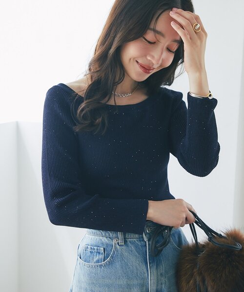 La boutique BonBon（ラブティックボンボン）の「【着回し抜群・美人見え】スパンコールリブオフショル8分袖ニット（ニット/セーター・レディース・ネイビー/オフホワイト/ピンク・FREE）」の12枚目の写真