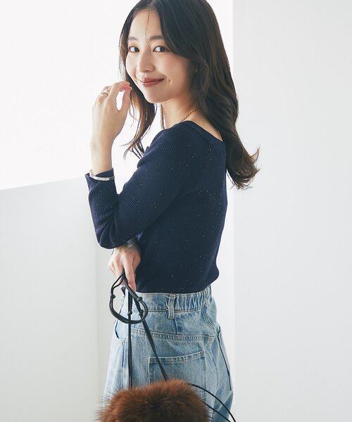 La boutique BonBon（ラブティックボンボン）の「【着回し抜群・美人見え】スパンコールリブオフショル8分袖ニット（ニット/セーター・レディース・ネイビー/オフホワイト/ピンク・FREE）」の13枚目の写真