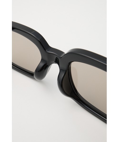 MOUSSY(マウジー)の「VINTAGE LIKE SQUARE アイウェア(サングラス・レディース・ブラック/ブラウン・FREE)」の7枚目の写真