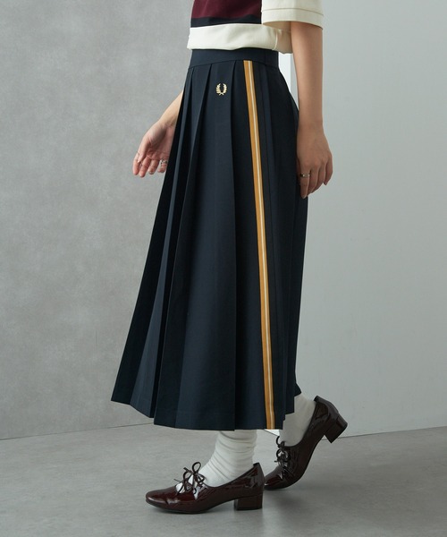 FRED PERRY（フレッドペリー）の「【FRED PERRY】TAPE DETAIL PLEATED MIDI SKIRT E2107（スカート・レディース・ブラック・FREE）」の3枚目の写真