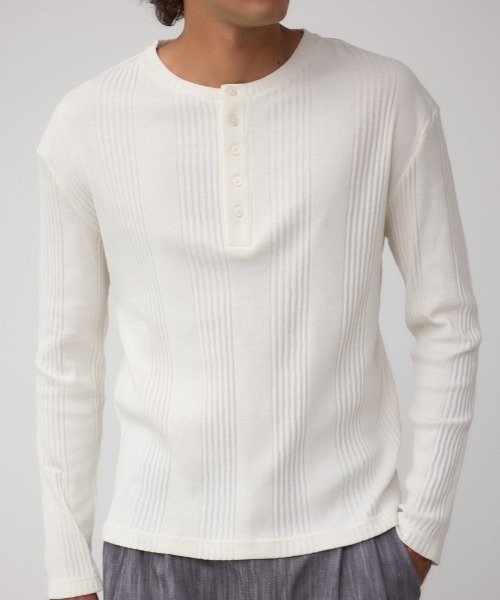 AZUL by moussy(アズールバイマウジー)の「ランダムリブヘンリーネックTシャツ(Tシャツ/カットソー・メンズ・ダークカーキ/ダークグレー/アイボリー・MEDIUM/LARGE)」の2枚目の写真