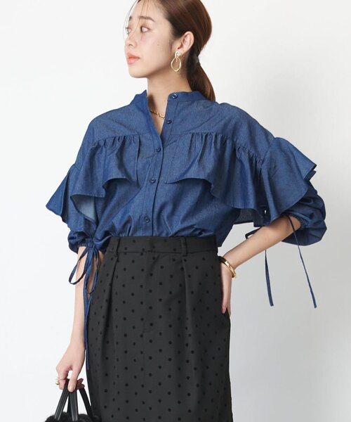 un dix cors（アンディコール）の「《主役級アイテム◎》シャーリングデニムブラウス（シャツ/ブラウス・レディース・サックスブルー/インディゴブルー・FREE）」の2枚目の写真