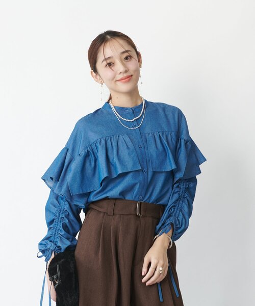 un dix cors（アンディコール）の「《主役級アイテム◎》シャーリングデニムブラウス（シャツ/ブラウス・レディース・サックスブルー/インディゴブルー・FREE）」の4枚目の写真