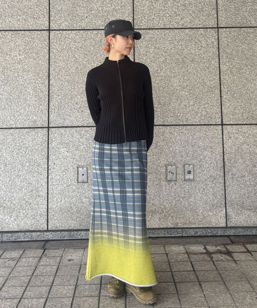 Oriens JOURNAL STANDARD（オリエンス ジャーナルスタンダード）の「フロントジップリブニット（ニット/セーター・レディース・ブラック/パープル/イエロー・FREE）」の5枚目の写真