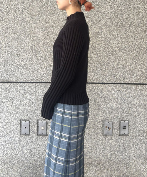 Oriens JOURNAL STANDARD（オリエンス ジャーナルスタンダード）の「フロントジップリブニット（ニット/セーター・レディース・ブラック/パープル/イエロー・FREE）」の7枚目の写真