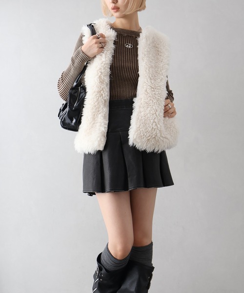 SpRay（スプレイ）の「くるくるファーベスト（ベスト・レディース・アイボリー/チャコールグレー/ベージュ/モカ/ブルー系その他・FREE）」の21枚目の写真