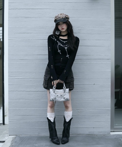 VEILA(ヴェイラ)の「クロスチェーンプリント ダメージカットアウトトップス(Tシャツ/カットソー・レディース・ブラック・フリー)」の13枚目の写真