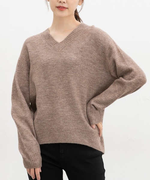 Honeys（ハニーズ）の「【軽ふわっニット】Ｖネックニット（ニット/セーター・レディース・レッド系/ブラック/パープル系/ヘザーチャコール/ブラウン系/サックスブルー系/オートミール・S/M/LL/L）」の4枚目の写真