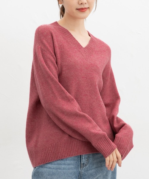 Honeys（ハニーズ）の「【軽ふわっニット】Ｖネックニット（ニット/セーター・レディース・レッド系/ブラック/パープル系/ヘザーチャコール/ブラウン系/サックスブルー系/オートミール・S/M/LL/L）」の7枚目の写真