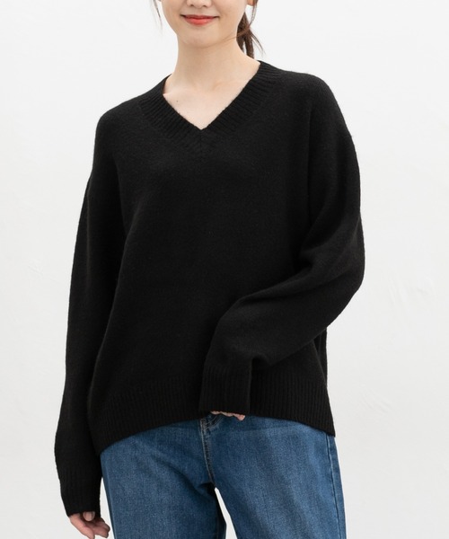 Honeys（ハニーズ）の「【軽ふわっニット】Ｖネックニット（ニット/セーター・レディース・レッド系/ブラック/パープル系/ヘザーチャコール/ブラウン系/サックスブルー系/オートミール・S/M/LL/L）」の2枚目の写真