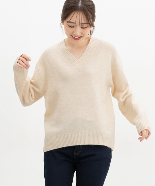 Honeys（ハニーズ）の「【軽ふわっニット】Ｖネックニット（ニット/セーター・レディース・レッド系/ブラック/パープル系/ヘザーチャコール/ブラウン系/サックスブルー系/オートミール・S/M/LL/L）」の17枚目の写真