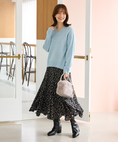 Honeys（ハニーズ）の「【軽ふわっニット】Ｖネックニット（ニット/セーター・レディース・レッド系/ブラック/パープル系/ヘザーチャコール/ブラウン系/サックスブルー系/オートミール・S/M/LL/L）」の20枚目の写真