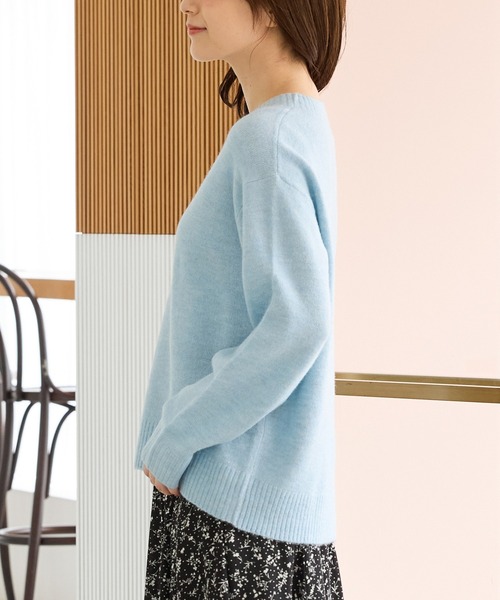 Honeys（ハニーズ）の「【軽ふわっニット】Ｖネックニット（ニット/セーター・レディース・レッド系/ブラック/パープル系/ヘザーチャコール/ブラウン系/サックスブルー系/オートミール・S/M/LL/L）」の11枚目の写真