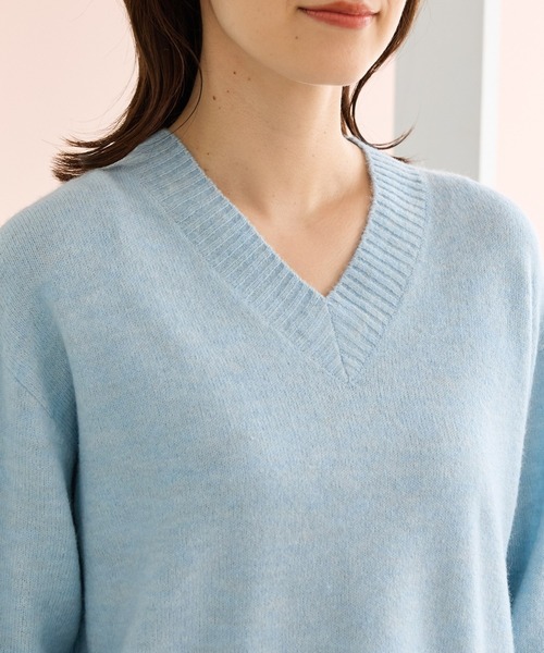 Honeys（ハニーズ）の「【軽ふわっニット】Ｖネックニット（ニット/セーター・レディース・レッド系/ブラック/パープル系/ヘザーチャコール/ブラウン系/サックスブルー系/オートミール・S/M/LL/L）」の13枚目の写真