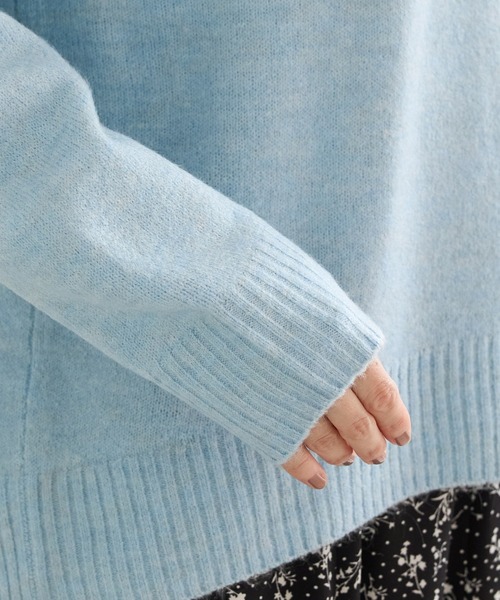 Honeys（ハニーズ）の「【軽ふわっニット】Ｖネックニット（ニット/セーター・レディース・レッド系/ブラック/パープル系/ヘザーチャコール/ブラウン系/サックスブルー系/オートミール・S/M/LL/L）」の14枚目の写真