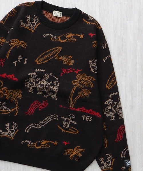 The Endless Summer（エンドレスサマー）の「【WEB / FLAG SHOP限定】ALOHA JQ KNIT CREW NECK / クルーネックニット（ニット/セーター・メンズ・ブラック・SMALL/MEDIUM/LARGE/X-LARGE）」の6枚目の写真