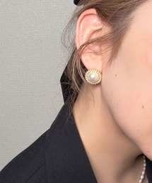 lus.（ラスドット）の「lus. ヴィンテージボタン風イミテーションパールラウンドピアス（ピアス（両耳用））」