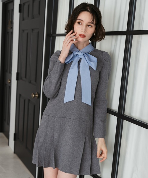 31 Sons de mode（トランテアン　ソン　ドゥ　モード）の「2025秋冬新作 襟付きミニニットワンピース（ワンピース・レディース・グレー/レッド系/ネイビー・ﾌﾘ-）」の2枚目の写真